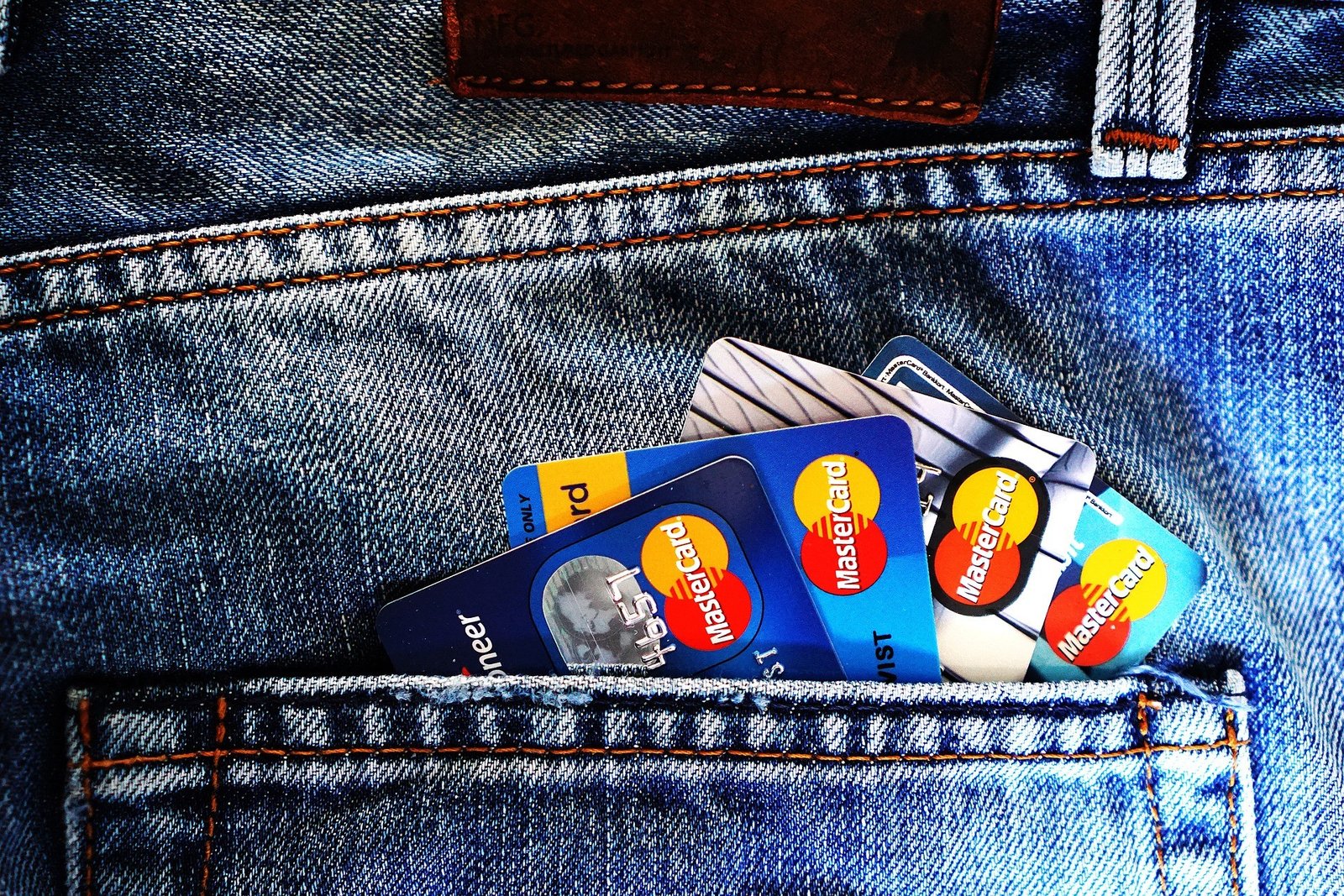 Lire la suite à propos de l’article Payer à l’étranger : 0 frais, des assurances premium et jusqu’à 150€ offerts. Guide 2025