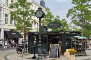 Lire la suite à propos de l’article Maastricht en 1 jour : itinéraire à pied, parking et lieux insolites (Guide 2026)