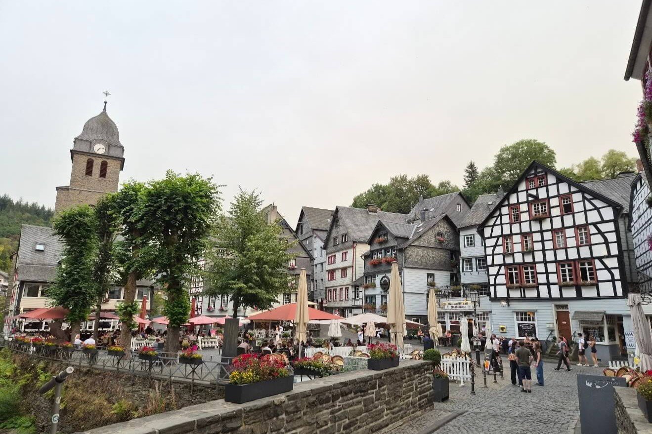 You are currently viewing Visiter Monschau en 1 jour : la plus belle petite ville d&rsquo;Allemagne ? (Guide 2026)