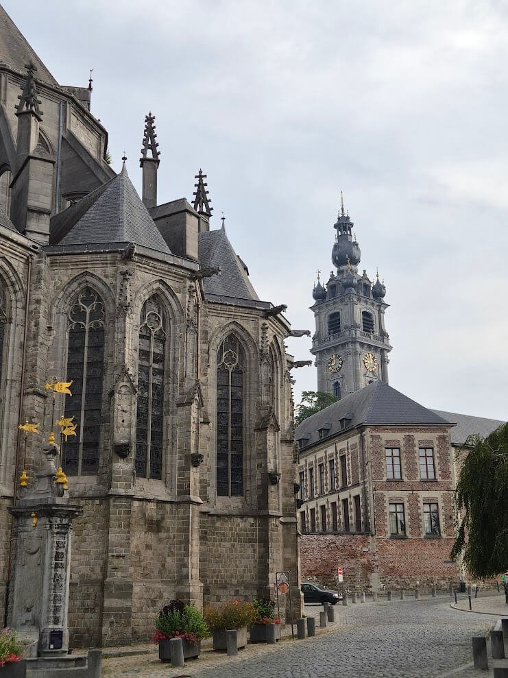 Collégiale Sainte-Waudru et Beffroi Mons